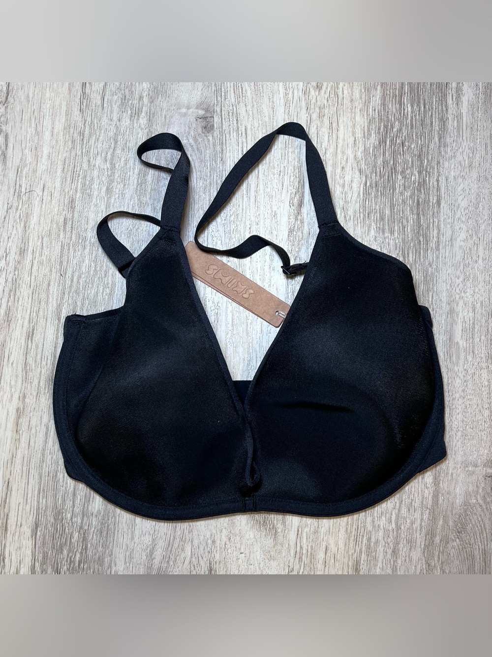 SKIMS Black Wireless Plunge Bra Size 32DDD NWT.
